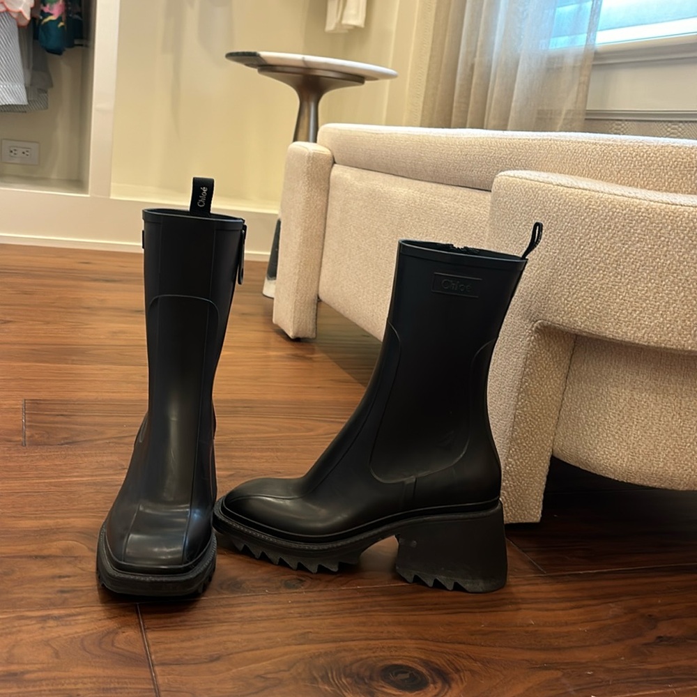 Chloe Betty Rain boots black size 40 in good condition lightly worn.